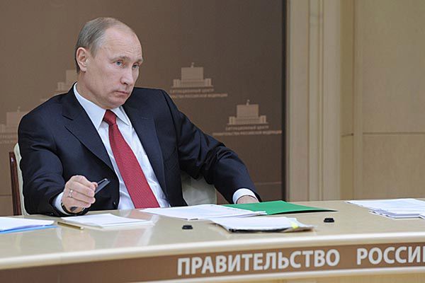 MSZ Rosji radzi: Putin jak Franco, Salazar i "czarni pułkownicy"