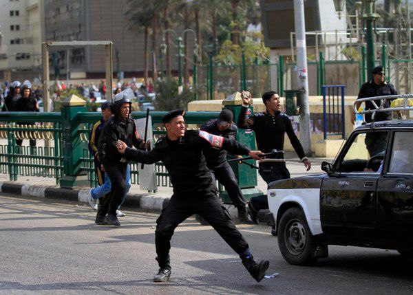 Ponad 600 rannych w starciach z policją w Kairze