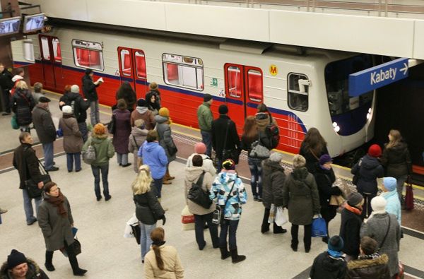 Warszawskie metro znów kursuje na całej linii