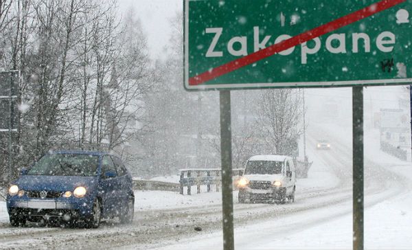 Zima zaatakowała Polskę - jest ślisko i niebezpiecznie