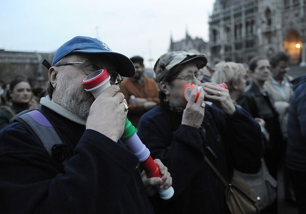 Demonstranci żądają dymisji prezydenta Węgier Pala Schmitta