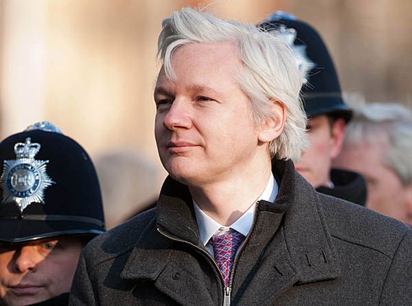 Policja wezwała Assange'a do stawienia się na komisariacie w Londynie