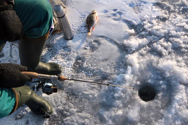 Nie żyje mężczyzna, pod którym załamał się lód na jeziorze Ławki