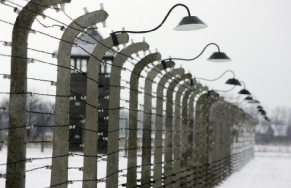 Amerykanie chcą zagrabić barak z Birkenau