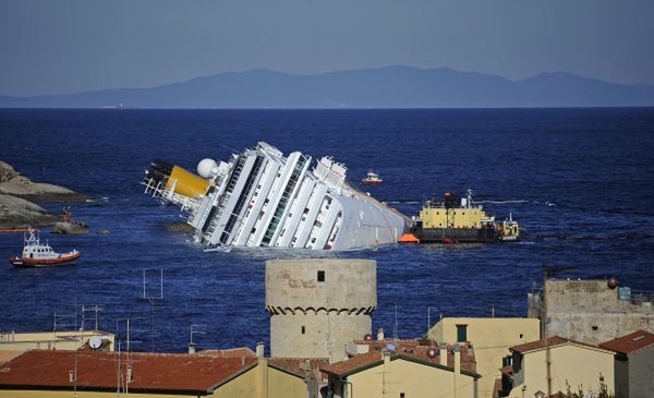 Skała, w którą uderzyła Costa Concordia - pomnikiem ofiar katastrofy