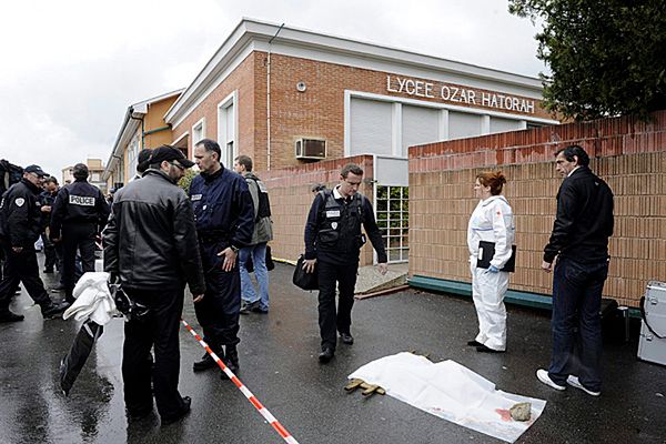 Strzelanina przed szkołą żydowską we Francji; kampania prezydencka "zamarła"