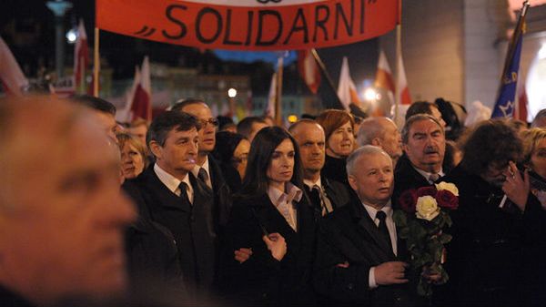 Prezes PiS Jarosław Kaczyński i Marta Kaczyńska na czele Marszu Pamięci