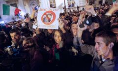 W Rzymie tłum świętował z okazji dymisji Berlusconiego