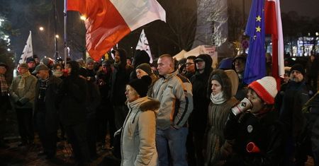 Interwencja policji przed Sejmem. Nakazano ludziom, by się rozeszli