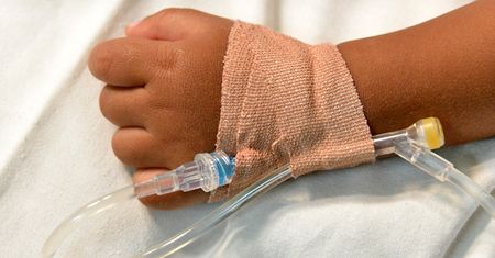 Oszust wykorzystał zdjęcie chorej dziewczynki, aby wyłudzać pieniądze