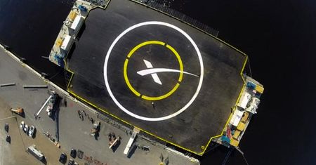 Rakieta SpaceX rozbiła się podczas próby lądowania