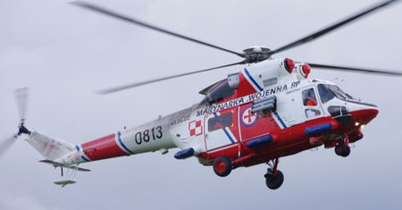 Akcja ratownicza na Bałtyku. Śmigłowiec marynarki uratował mężczyznę na platformie wiertniczej