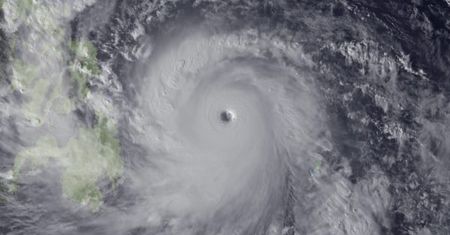 Potężny tajfun Haiyan uderzył w Filipiny