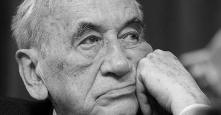 Tadeusz Mazowiecki - pierwszy po wojnie premier niepodległej Polski
