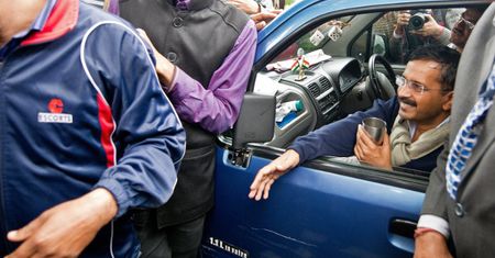 Indie: sekretarz generalny Delhi protestuje na ulicy przeciwko policji