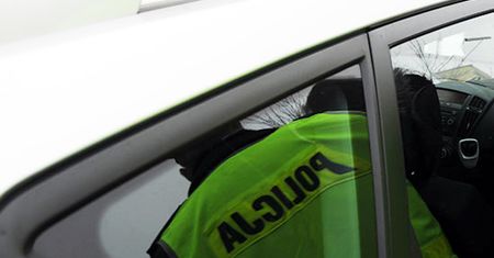 3 i 4-latek zostawieni w samochodzie w Gdyni. Interweniowała policja