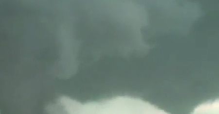 Podwójne tornado nad Nebraską. Ogromne zniszczenia - film