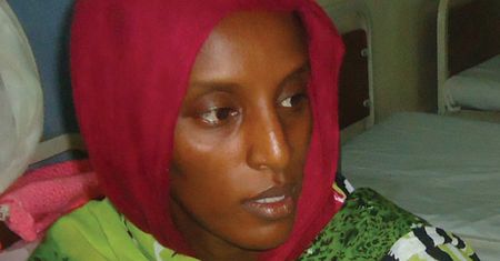 Sudan: młoda chrześcijanka, zwolniona z celi śmierci, znów na wolności