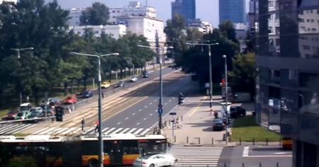 Groźny wypadek w Warszawie. Udostępniono nagranie