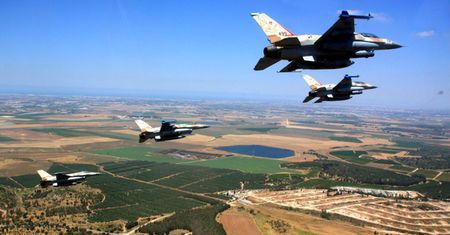 Izrael zaatakuje Iran tak, jak kiedyś Irak i Syrię?