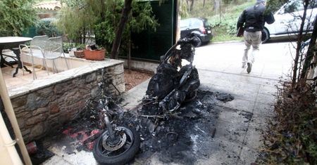 Grecja: eksplozje bomb przed domami pięciu dziennikarzy w Atenach