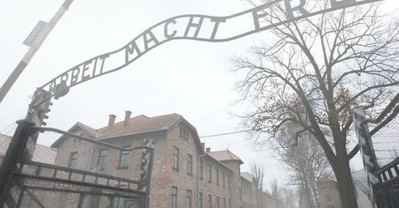 Niemcy: trzydziestu byłych strażników z obozu w Auschwitz może stanąć przed sądem