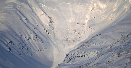 TOPR: koniec zagrożenia lawinowego w Tatrach. Uwaga na burze i podtopione szlaki