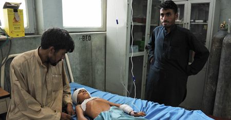 Afganistan: wybuch bomby na cmentarzu zabił 14 kobiet i dzieci