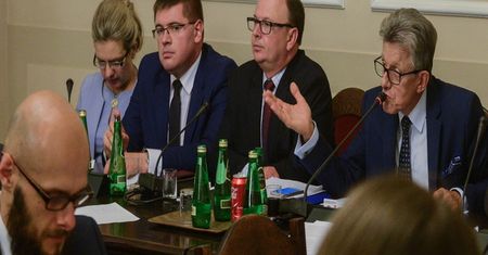 Komisja za projektem ustawy o TK opartej na propozycjach PiS