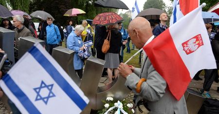 Historyk: prowokacja i antysemityzm przyczynami pogromu kieleckiego