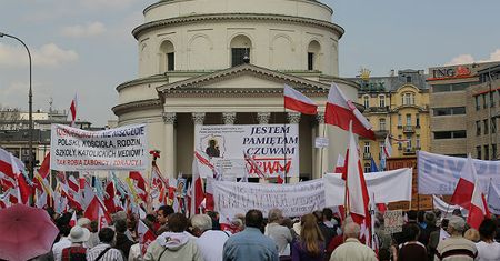 Manifestacja w Warszawie w obronie Telewizji Trwam