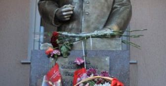 Odpiłowali głowę "Stalinowi" - dostali wyroki