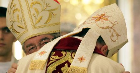 Wojna z Kościołem trwa - raport o stanie wiary w Polsce