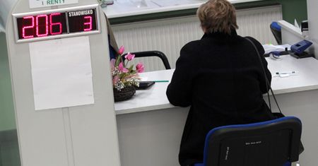 Luka w reformie emerytalnej - wykładowcy, policjanci i urzędnicy mogą nie dostać ani grosza