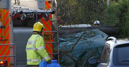 Chaos na Wyspach - 2 osoby nie żyją, tysiące ludzi bez prądu