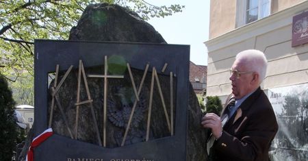 Pomnik katyński zniknie ze Starówki?