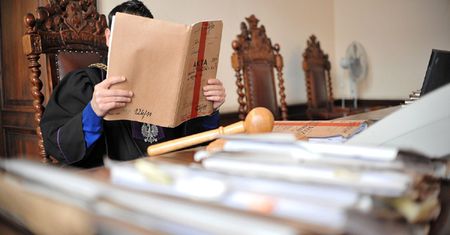 Rozprawa odwołana, bo adwokata zawiesili