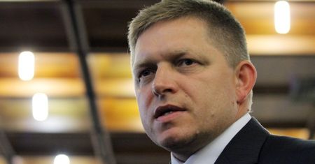 "Dość waszych kłamstw". Obrzucili parlament bananami