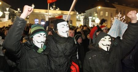 Wyścig o kontrolę nad Anonimowymi