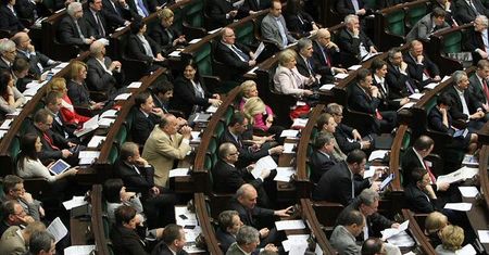 Polacy dobrze oceniają działalność prezydenta, a źle sejmu