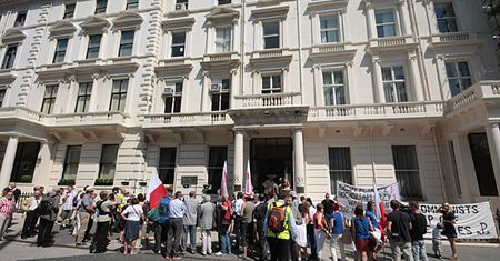 "Geszefciarze! Hochsztaplerzy! Wam Polonia już nie wierzy"