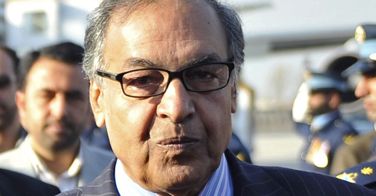 Pakistan: główny kandydat na premiera z nakazem aresztowania