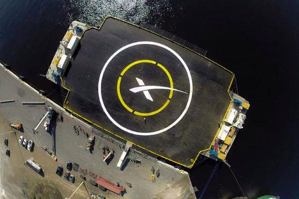 Rakieta SpaceX rozbiła się podczas próby lądowania