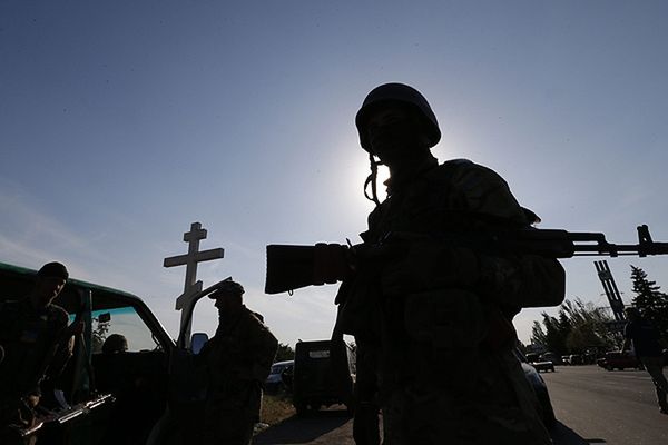 Żołnierz ukraińskich sił samoobrony w Mariupolu