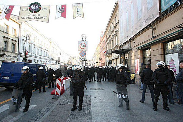 Szok po zamieszkach w stolicy. "Niemiec złapał za karabin"