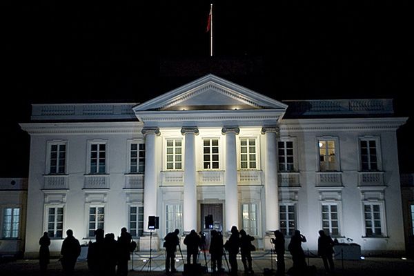 Symboliczna świeca jest wyrazem pamięci o ofiarach stanu wojennego