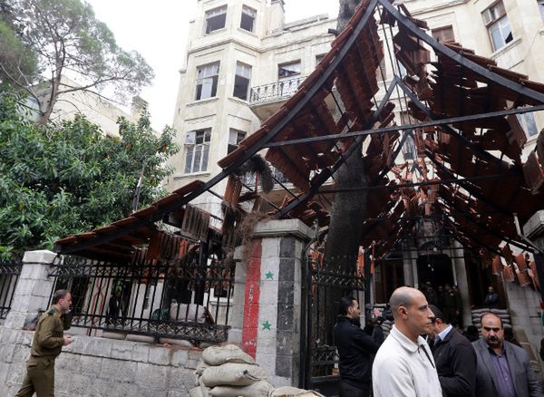 Zniszczenia po ataku samobójczym w Damaszku, stolicy Syrii