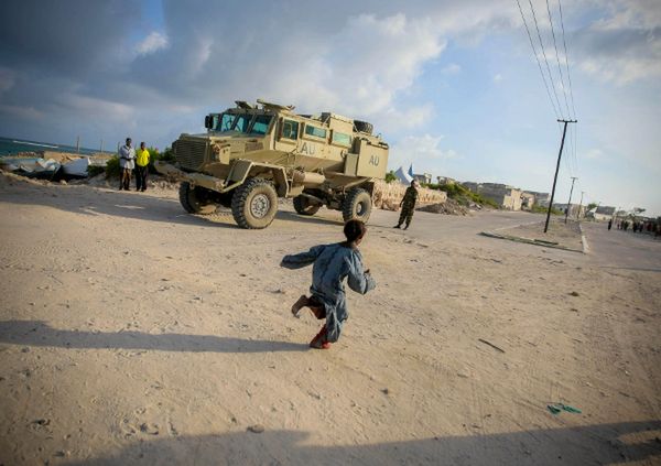 Wóz opancerzony sił Unii Afrykańskiej, która pomaga somalijskiej armii w walce z Al-Szabaab