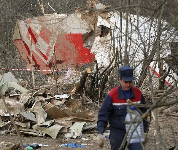 Część polskiego Tu-154M na miejscu katastrofy pod Smoleńskiem