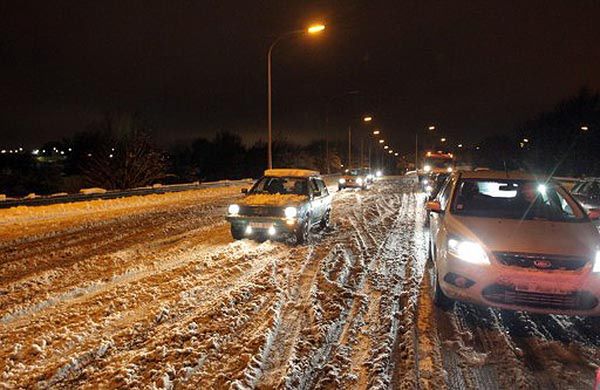 Atak zimy u sąsiadów; burze śnieżne paraliżują ruch